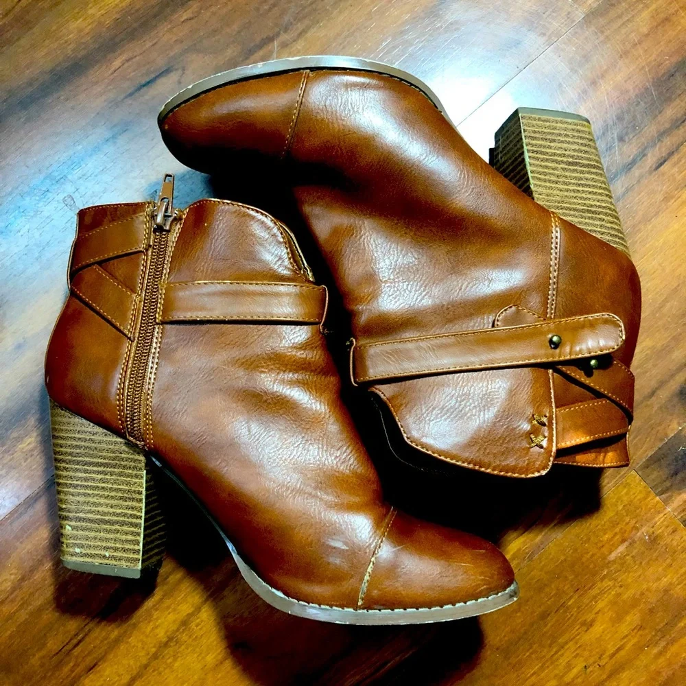 Vegan Leather Booties LAST CALL 🚨 - Picture 1 of 5